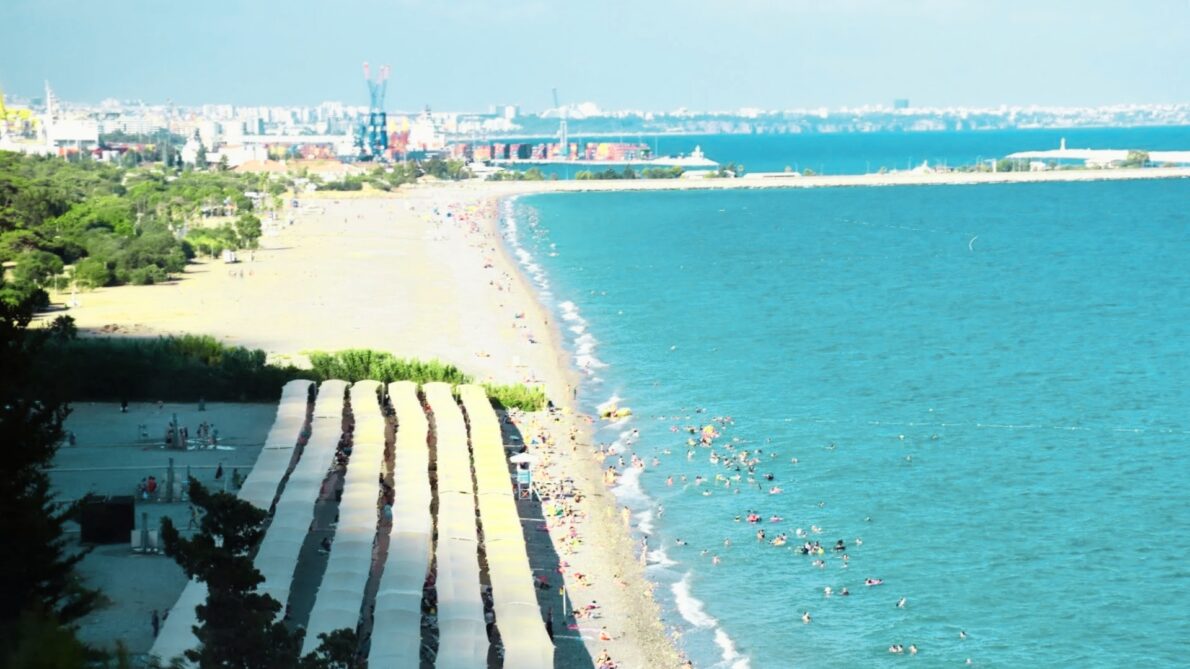 Пляж Сарысу в Коньяалты
