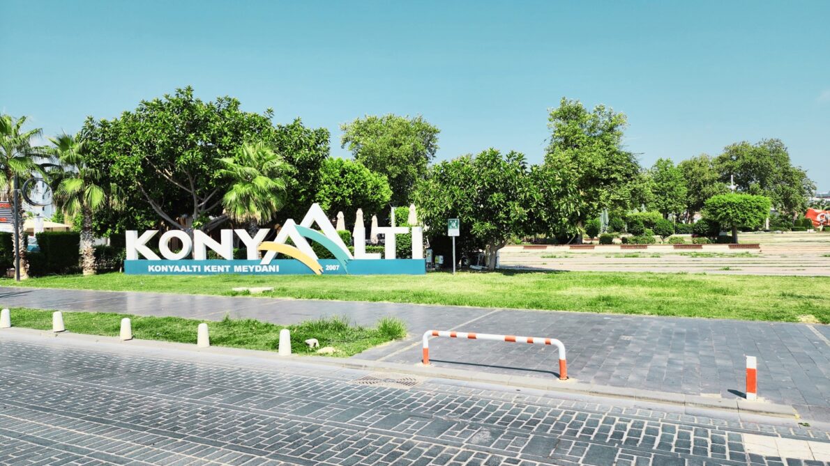 Площадь Konyaaltı Kent Meydanı