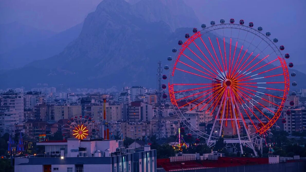 Aktur Park в Анталье: аттракционы, цены и колесо Heart of Antalya