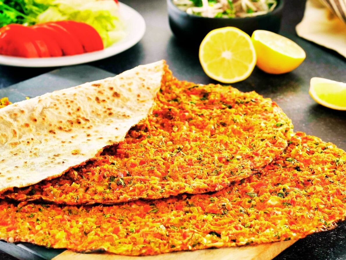 Лахмаджун: тонкое тесто, мясо, лимон — и никакой пиццы