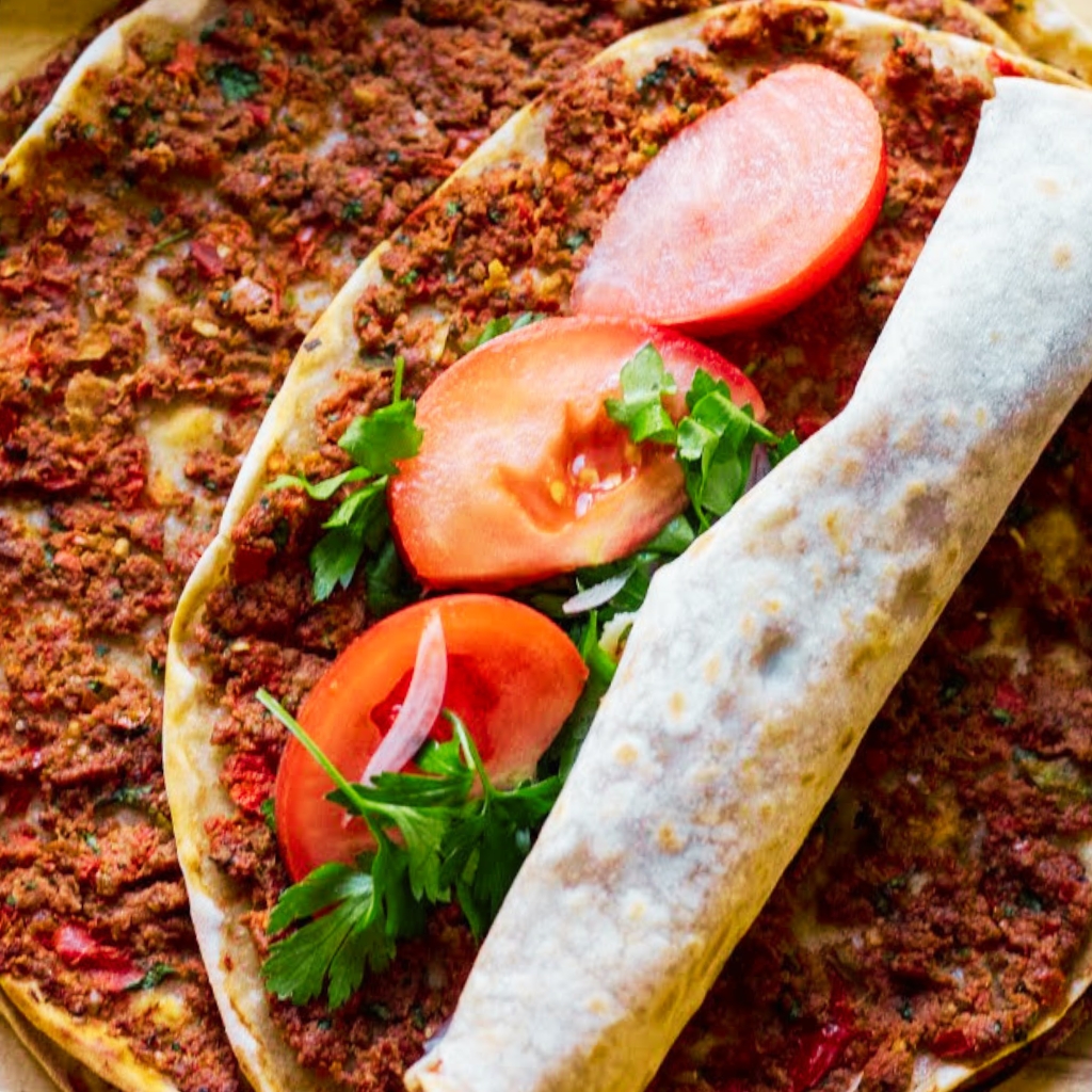 Лахмаджун: тонкое тесто, мясо, лимон — и никакой пиццы